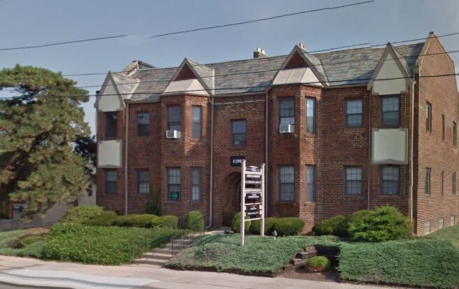Photo - 1200 W 5th Ave Apartments