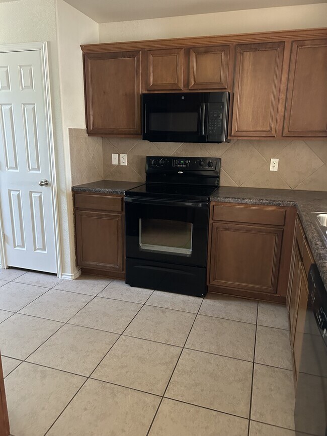 Photo - 5304 Willamette Ln