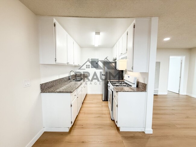 Photo - 6612 Sylmar Ave Unidad 103