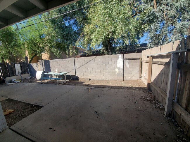 Photo - Camelback View Apartments