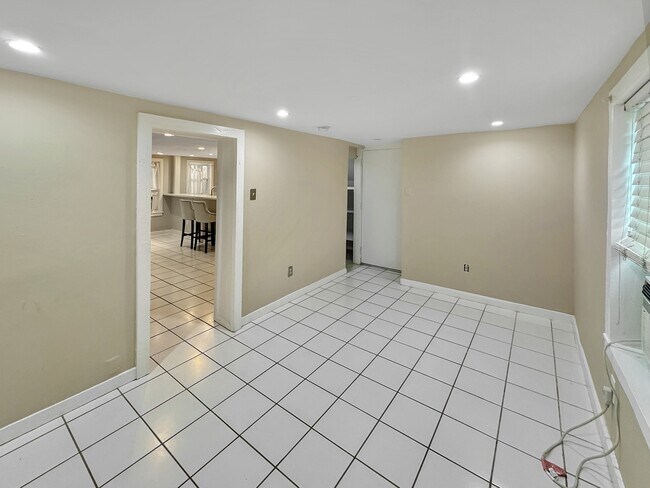 Photo - 2014 Lowerline St Unit A