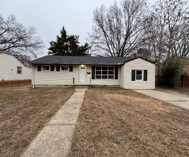 Photo - 2219 S Whitehill Dr