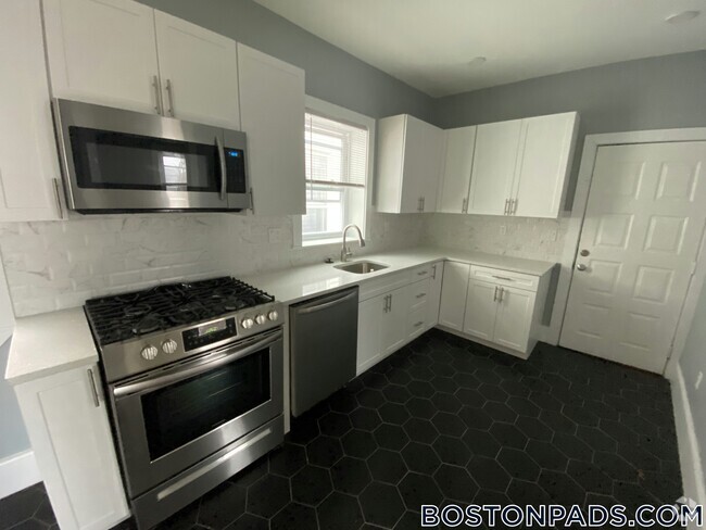 Building Photo - 301 Hancock St Rental