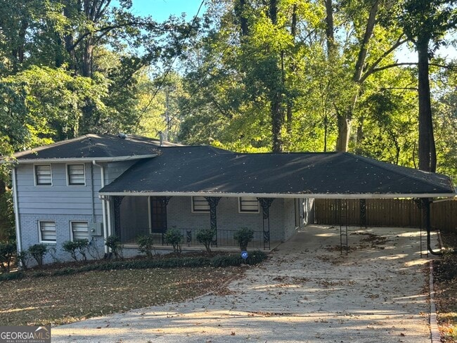 Building Photo - 3823 Kingswood Dr
