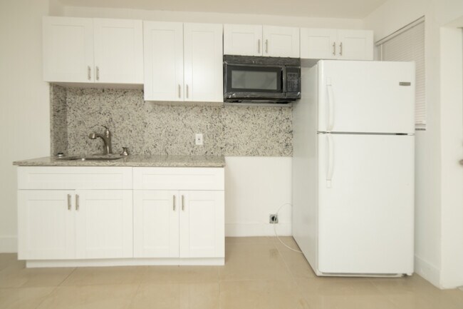 Photo - 724 NW 3rd Ct