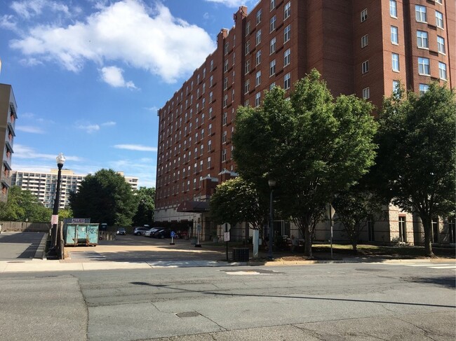 Building Photo - 4300 N Carlin Springs Rd