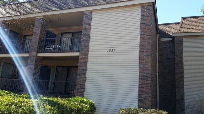 Building Photo - 1855 Poplar Woods Cir W Unit 303