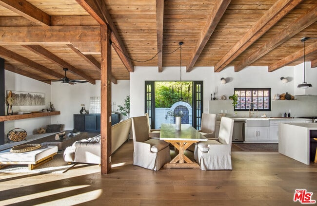 Photo - 9265 Thrush Way