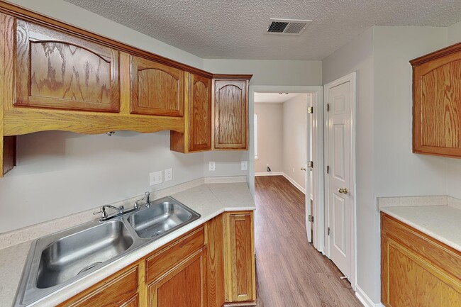 Photo - 1071 Red Fern Cir W