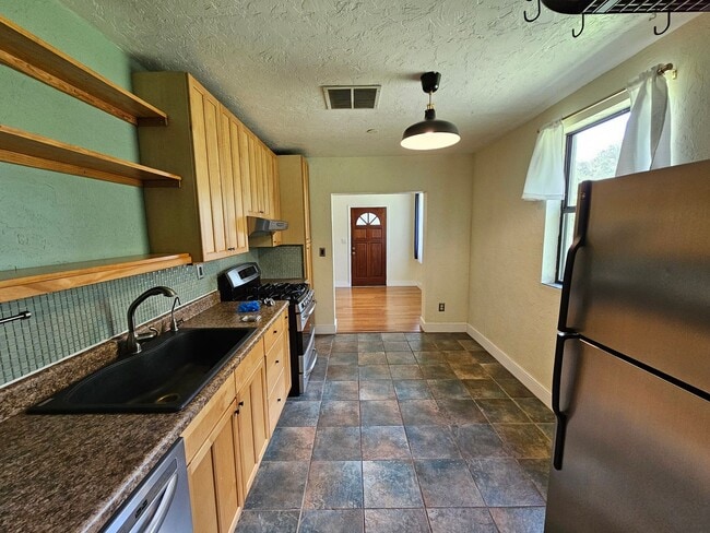 Photo - 2 Bedroom/2 Bath home near Duck Pond and Citizens Field