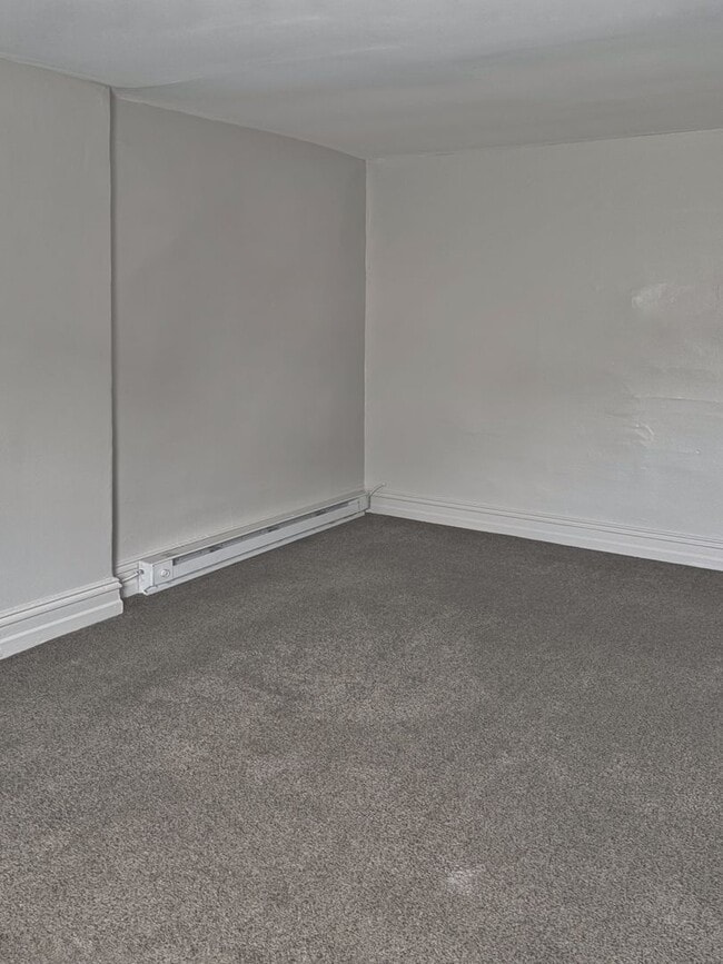 Photo - Spacious 5-Bed, 1-Bath, 1,890 sqt