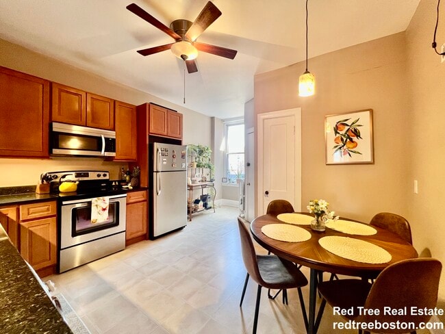 Photo - 369 Tappan St