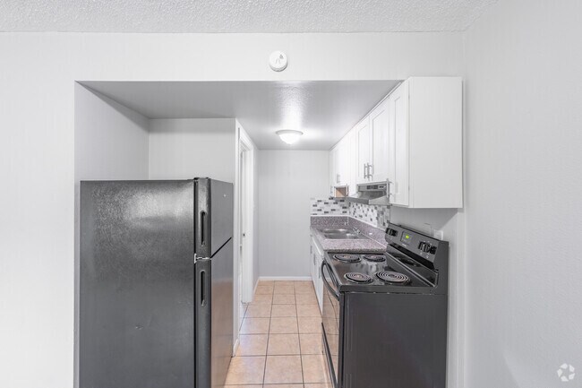 1BR, 1BA - 550SF - Kitchen