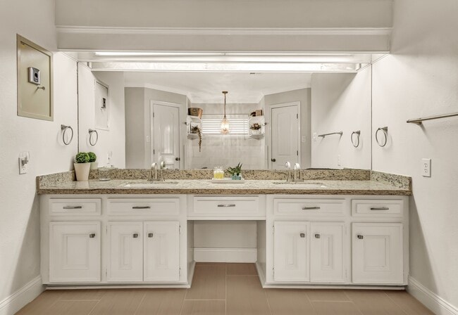 Building Photo - 5421 Blue Haven Dr