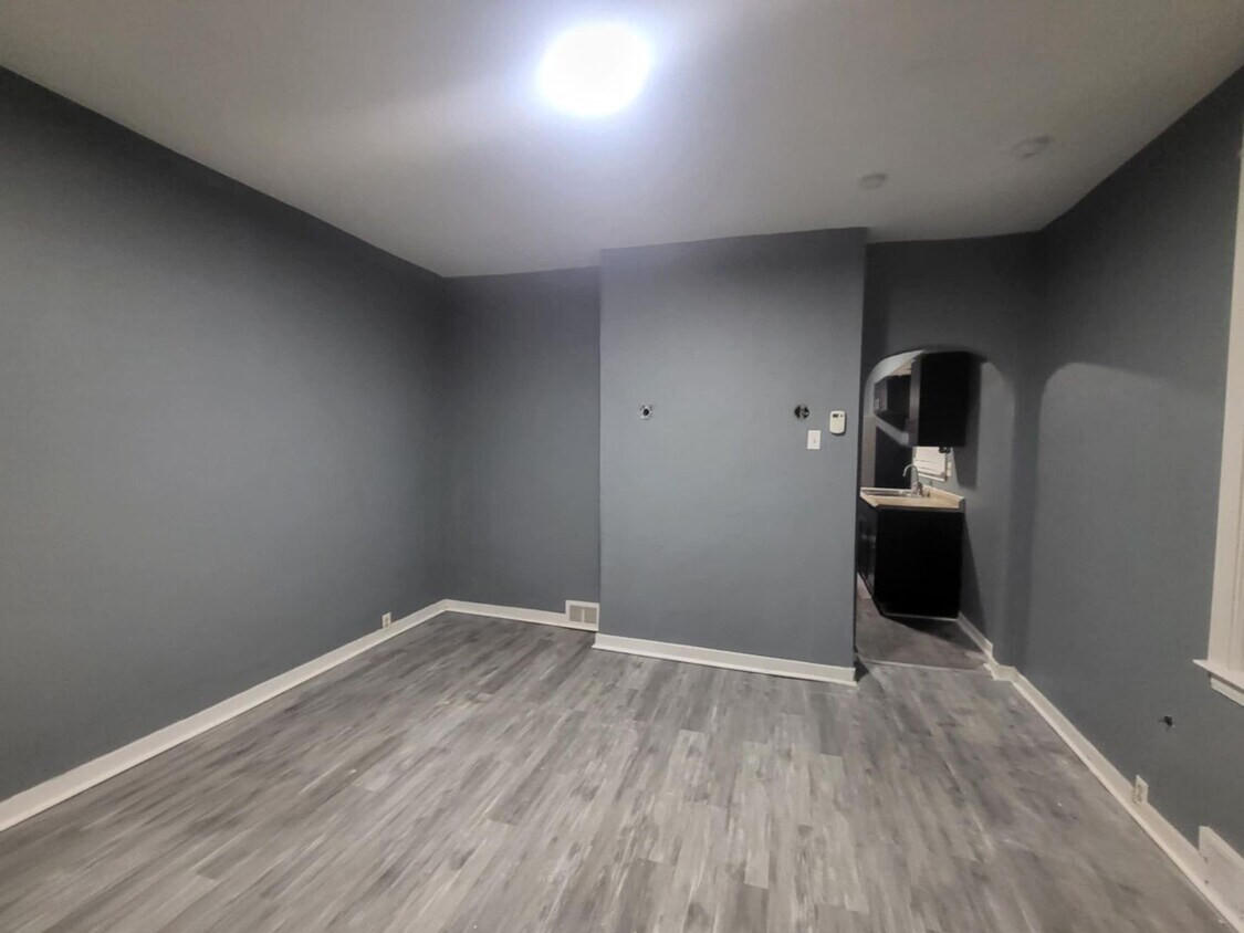 Spacious 2 bedroom 1 bath house for rent! - Spacious 2 bedroom 1 bath house for rent!