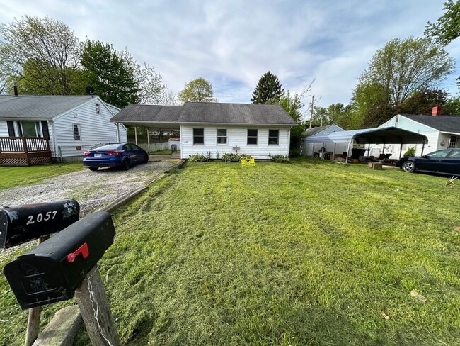 Building Photo - 2 Bed- 1 Bath - Single Family Home