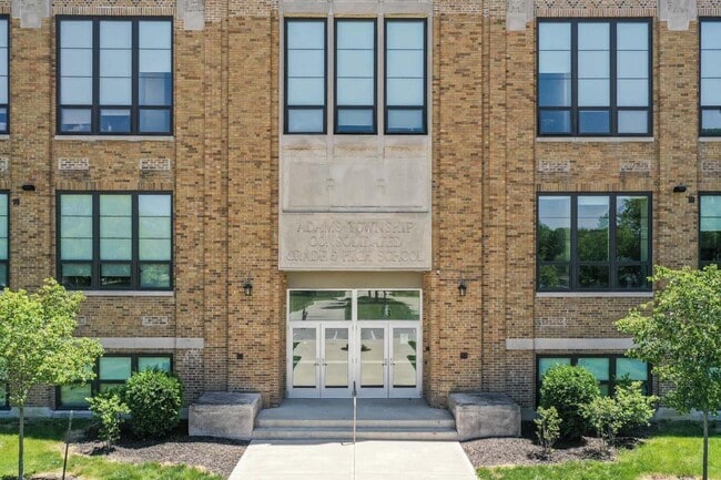 Photo - Blackhawk Commons