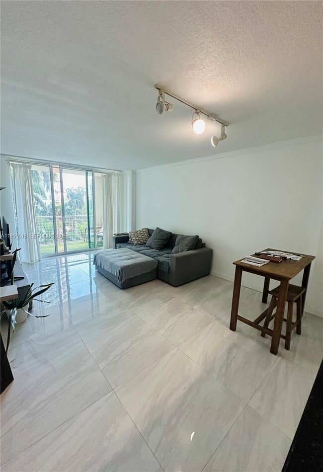 Photo - 2000 N Bayshore Dr Unidad 508