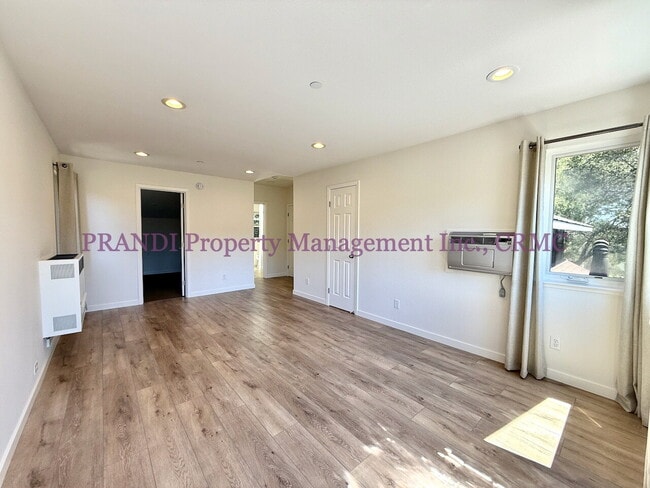Photo - Top Floor Unit With Bonus Room in Gerstle ...