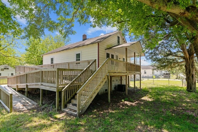 Photo - 209 Ellington St