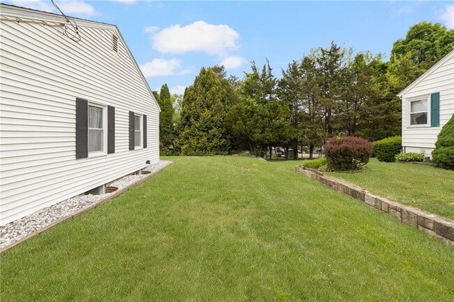 Photo - 461 River Rd