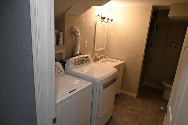 Photo - 716 7th Ave S