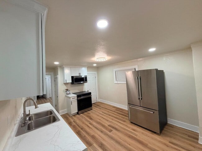 2235 Dr. William Finlayson St