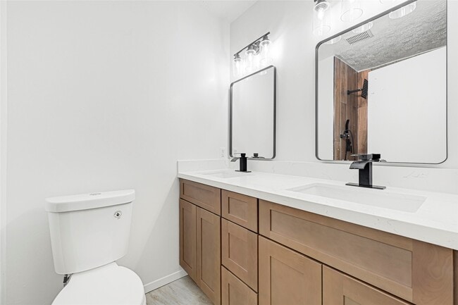 Photo - 15231 Silverman St