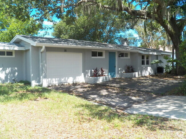 Building Photo - Great 3/1 Elongated Home!