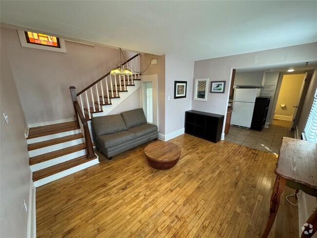 Building Photo - 818 13th St Rental
