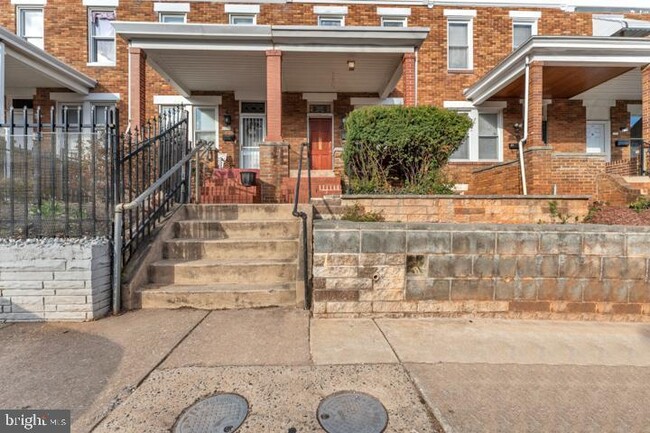 Photo - 2818 Mayfield Ave House