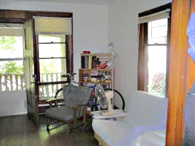 Building Photo - 211 W Illinois St Unit 2