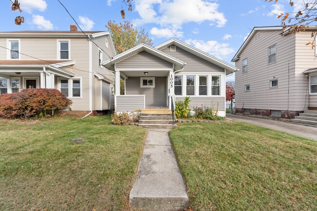 Building Photo - 1005 Woodsdale Ave