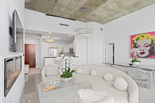 Photo - 300 S Australian Ave Unidad 1608