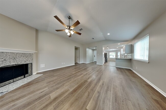 Photo - 28826 Stapleford St