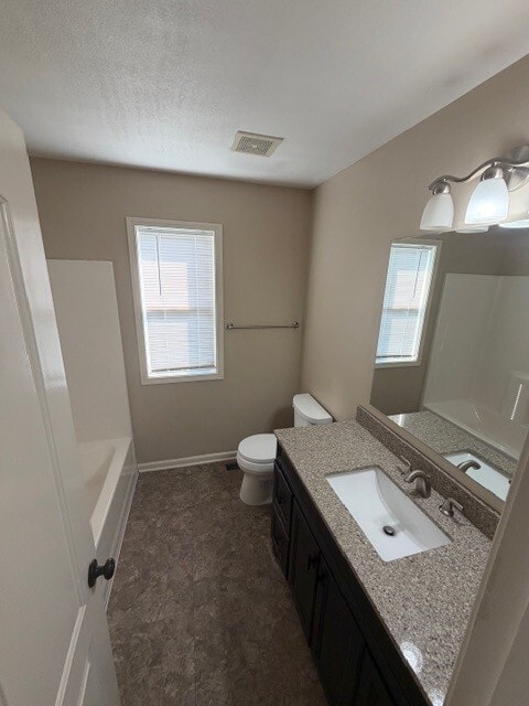 Full Hall bath - 322 N Prairie St