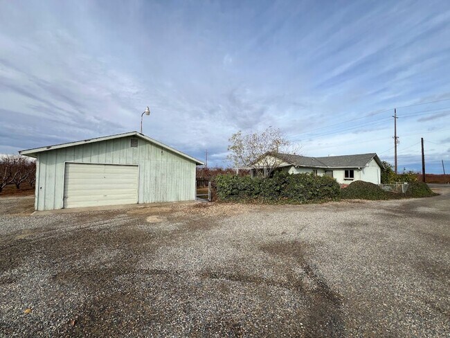 Photo - Reedley Country Home For rent