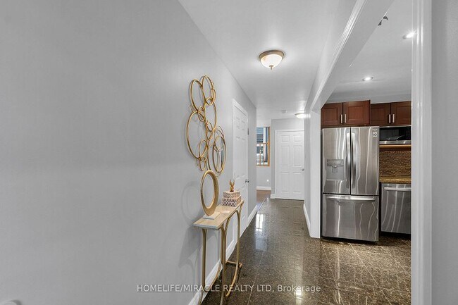 Photo - 8 Franca Cres