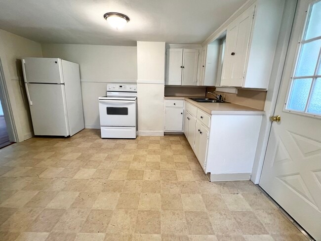 Photo - 565 E Main St