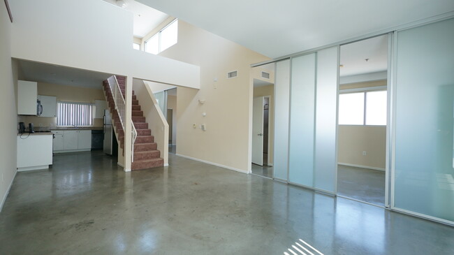 Building Photo - 922 W 23rd St Rental