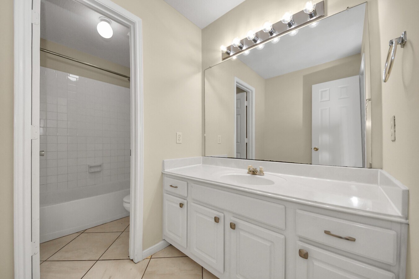 Photo - 10214 White Oak Trail Ln