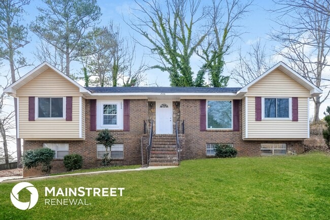 Building Photo - 2026 Sprucewood Pl