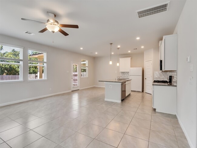 7087 Silverleaf Oak St