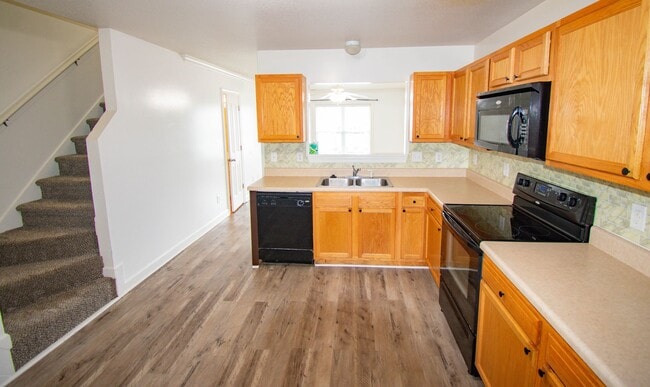 Photo - 102 Springwood Dr