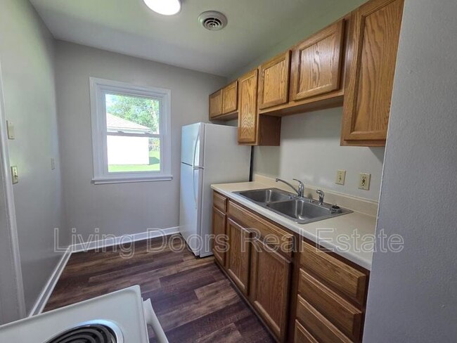 Photo - 323 S 47th St