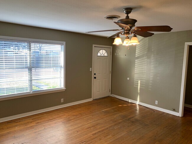 Photo - 2901 E Mistletoe Ave