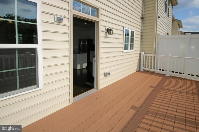 Photo - 2482 Baldwin Cres NE