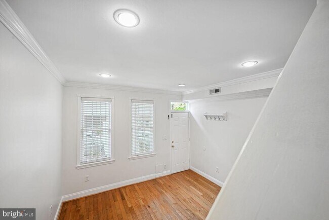 Photo - 807 25th St NW