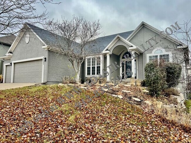 Building Photo - Beautiful 5 bed 4bathroom Ranch in Olathe-... Rental