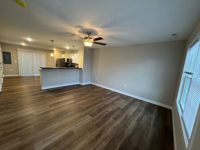 1605 Woodrow Cir